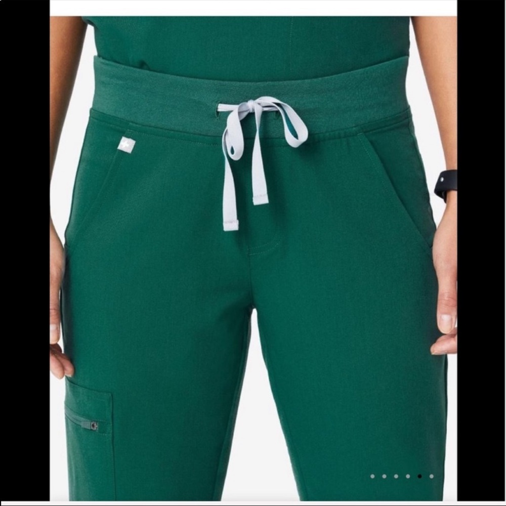 NWT FIGS JOGGERS NURSE PANTS IN HUNTER GREEN - Picture 3 of 11